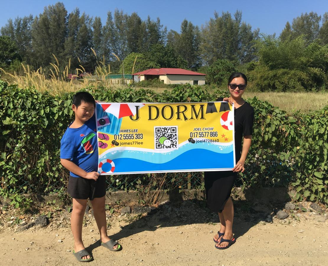 J Dorm Vandrarhem Pantai Cenang  Exteriör bild