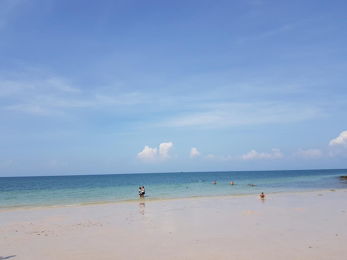 J Dorm Vandrarhem Pantai Cenang  Exteriör bild