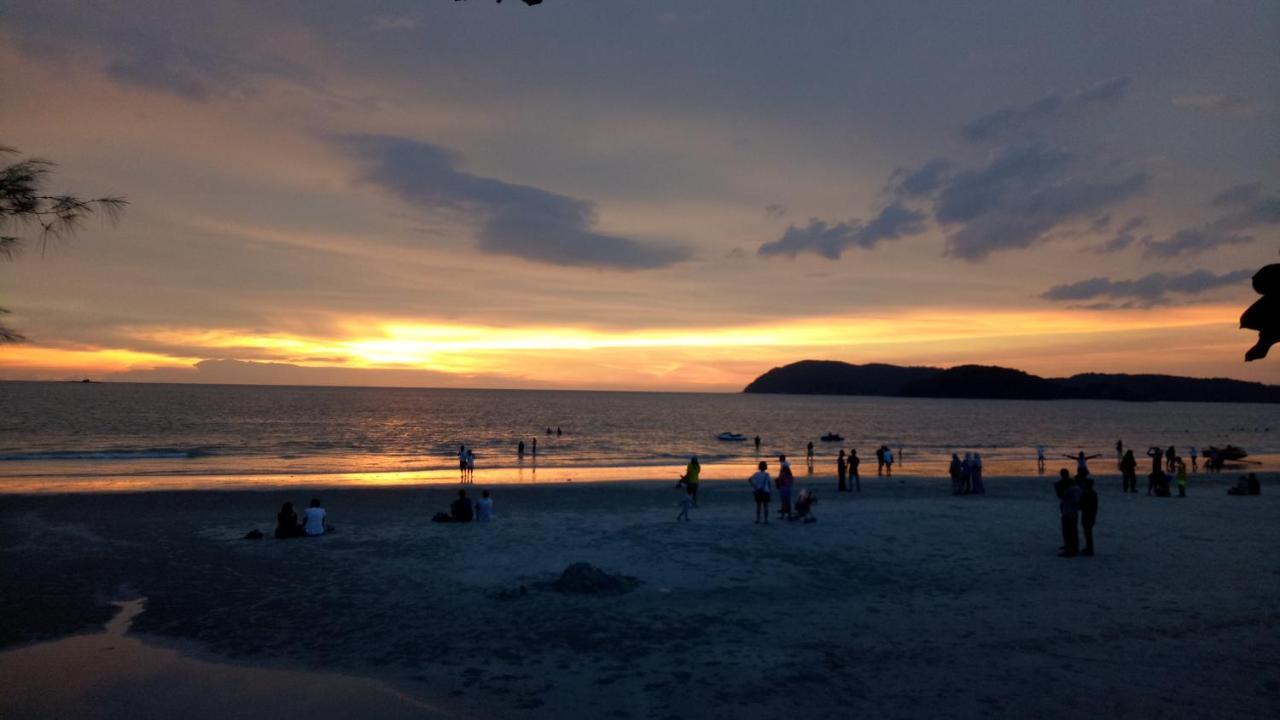 J Dorm Vandrarhem Pantai Cenang  Exteriör bild